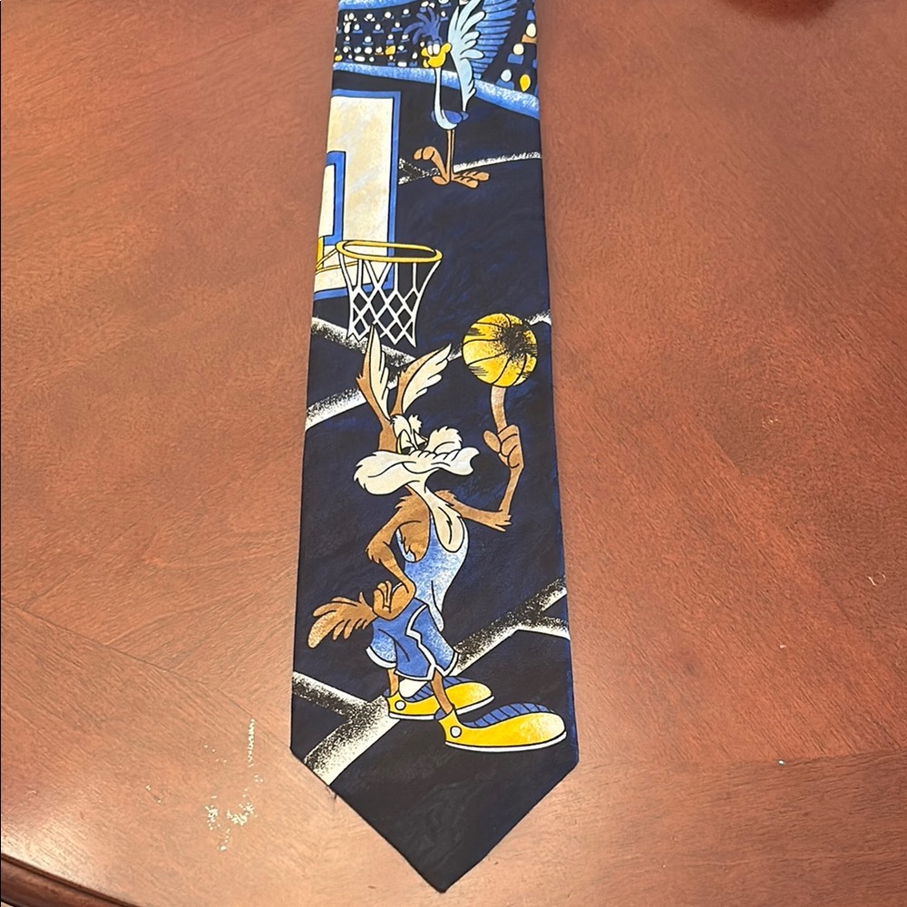 Vintage Warner Bros. Looney Tunes Basketball Tie.